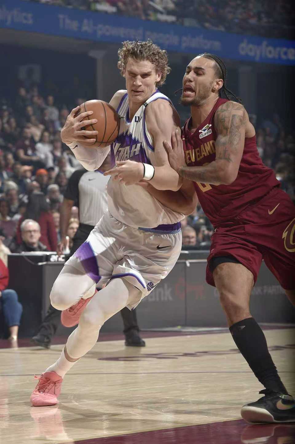 开云入口-骑士单节轰40-20仍爆冷输爵士 乔治32+9本季10次30+比肩米切尔